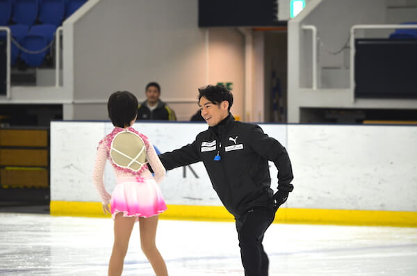 フィギュアスケートの髙橋大輔がスケート教室　スペシャルオリンピックス選手と演技披露も