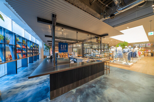 Japan｜「ギャップ」の新宿フラッグス店がついにリニューアルオープン　世界初の「ギャップ カフェ」も併設