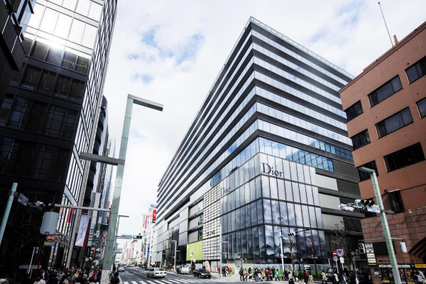 Japan 銀座2強から3強へ Ginza Six開業1周年で売上高600億円達成 Japan Seventie Twoは 世界各地のファッション ビューティ情報を多言語で毎日配信するインターナショナル メディアです