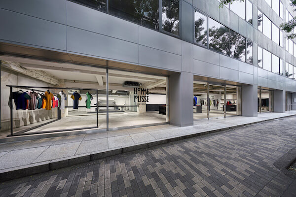 Japan｜「オム プリッセ イッセイ ミヤケ」が初となる旗艦店を南青山にオープン　空間デザインは吉岡徳仁