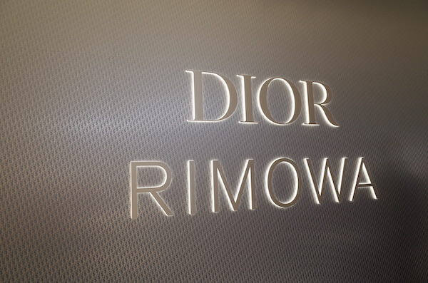 Japan｜キム・ジョーンズがデザイン　「ディオール」が「リモワ」との限定カプセルコレクションを発表