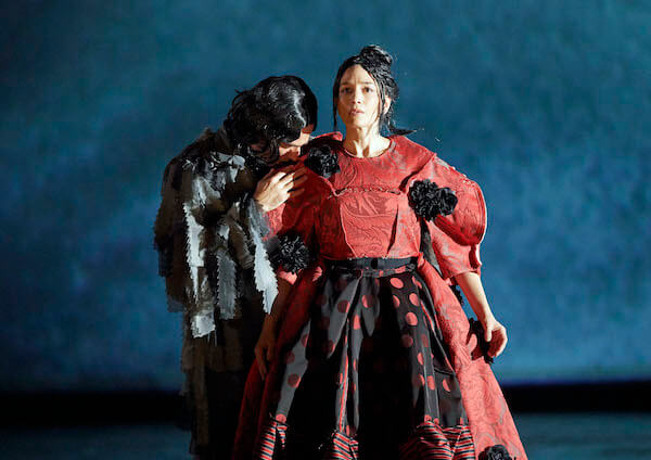 「コム デ ギャルソン」の川久保玲がウィーン国立歌劇場で『オーランドー』の衣裳を担当