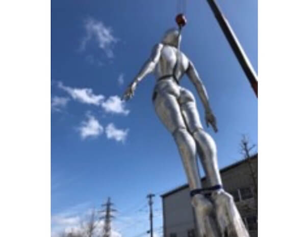 渋谷パルコに空山基による全長7mの「セクシーロボット」がパブリックアートとして登場