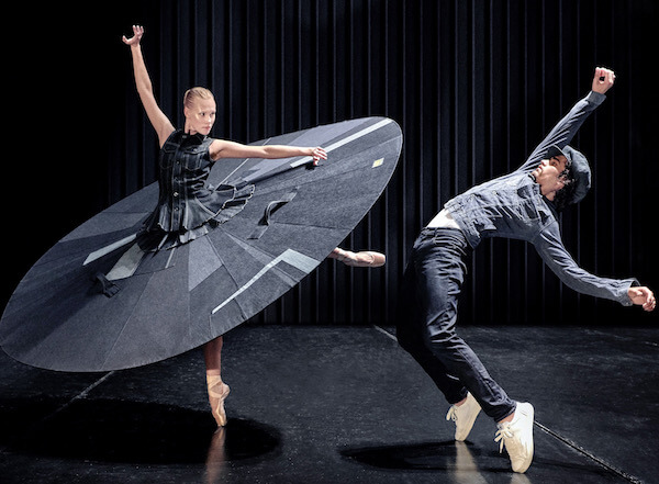 「ジースター ロゥ」がオランダ国立バレエ団とコラボ　直径3メートルのデニムのチュチュを製作