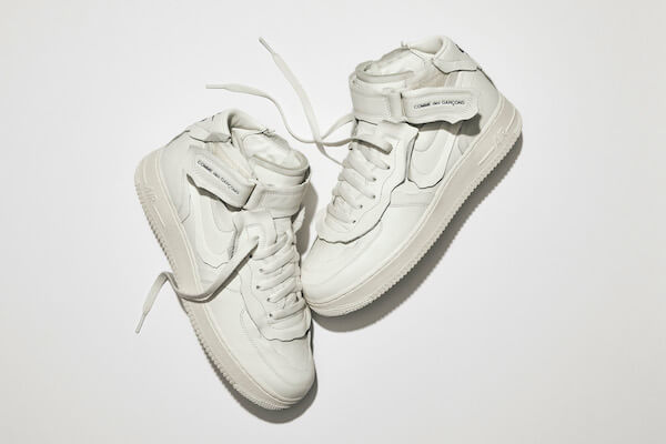 「ナイキ」と「コム デ ギャルソン」が「Nike x COMME des GARÇONS Air Force 1 Mid」を発売