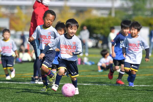 「ユニクロ」の「JFAユニクロサッカーキッズ」のキャプテンに内田篤人が就任