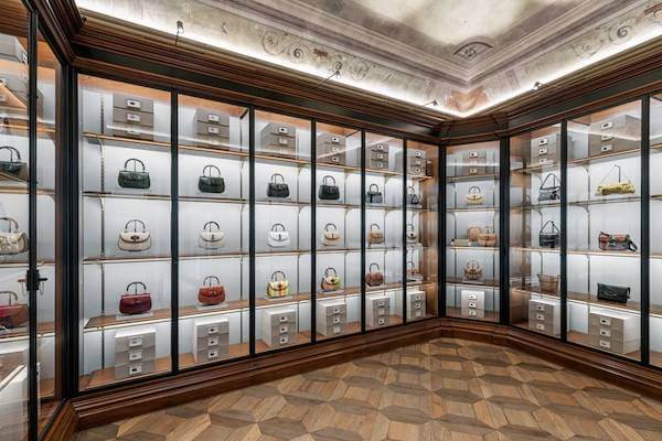 「グッチ」がフィレンツェにアーカイブ収蔵拠点を開設　ビンテージのバッグやシューズなどを展示