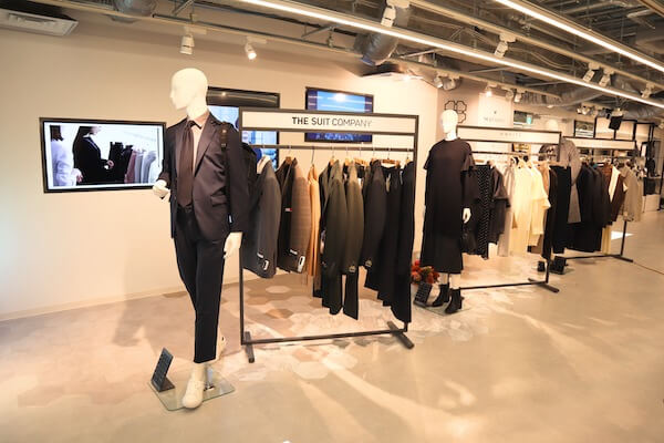 「ザ・スーツカンパニー」のOMO型店舗が新宿にオープン　多様化するビジネスファッションをサポート