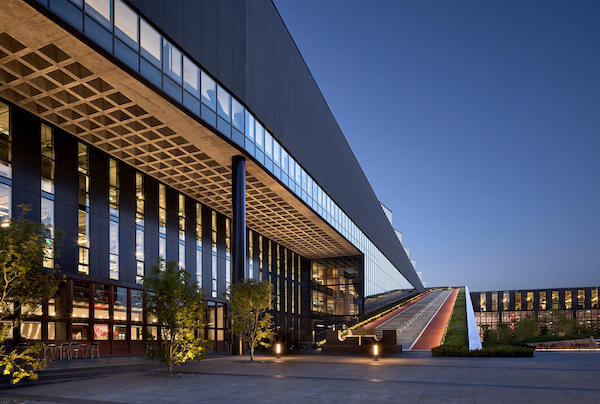 「ナイキ」が米国本社の研究施設「レブロン・ジェームズ・イノベーションセンター」を5倍に拡張　施設内の動画も公開