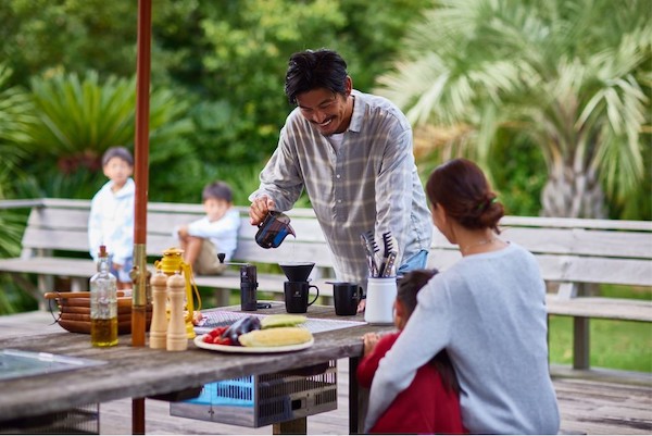 坂口憲二が「ハリオ」のコーヒーギアブランド「ゼブラン」のアンバサダーに就任
