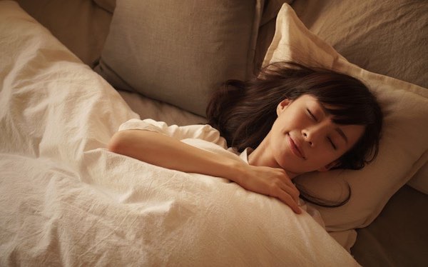 【小泉恵里のビューティ連載】LAVAとブレインスリープ社が開発した「至福の睡眠ヨガ」で睡眠の質が向上する？！