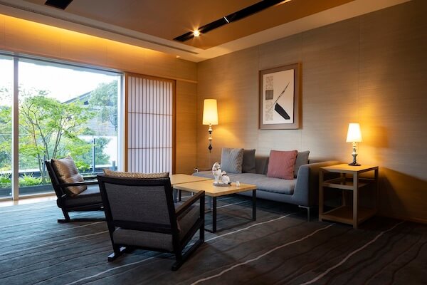 ザ・キャピトルホテル東急と「リヤドロ」が期間限定でコラボ　1泊約20万円の「リヤドロ」の客室が登場