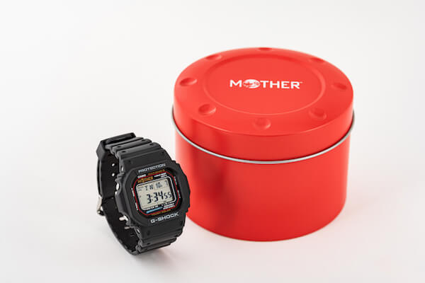 ほぼ日がコンピュータRPG『MOTHER』と「G-SHOCK」の別注モデルを抽選発売