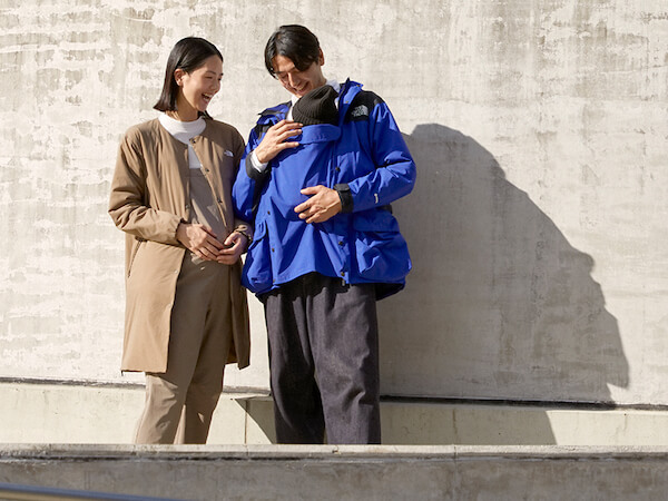 「ザ・ノース・フェイス」が男性の育児のために抱っこ紐や育児用品が収納できるGORE-TEXジャケットを発売