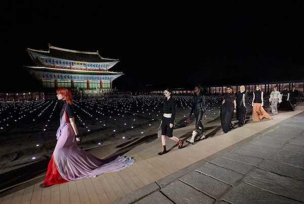 「グッチ」が韓国・景福宮でショーを開催　アフターパーティーは騒音問題に