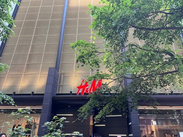 「H&M」銀座並木通り店は初の「鬼門」突破なるか？
