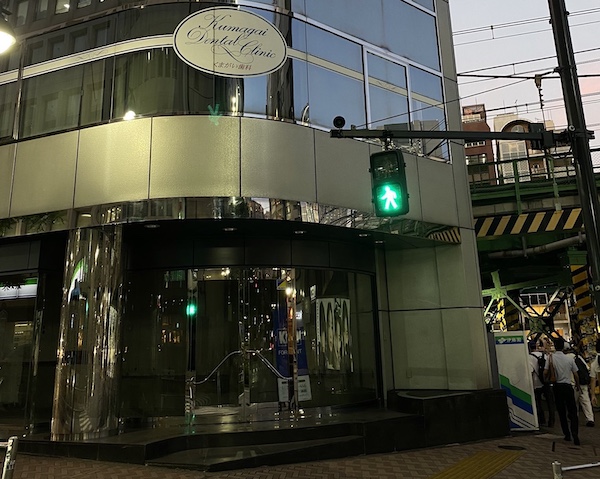 ファイヤー通りの「クラークス」渋谷店と広島店が閉店