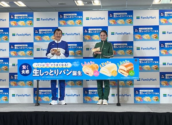 八木莉可子が「これ食べてもらわな！」　「ファミマ」が「生コッペパン」の新商品を発売