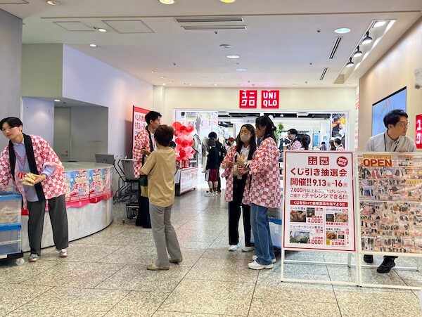 中途採用の年収を最大10億円に引き上げたファストリが新たな報酬体系を導入　新人店長の年収は730万円にアップ