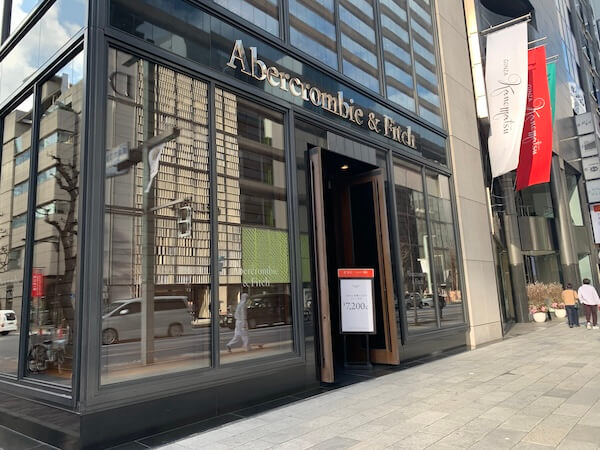 「アバクロ」元CEOが性的人身売買で逮捕　被害男性は100人以上の可能性