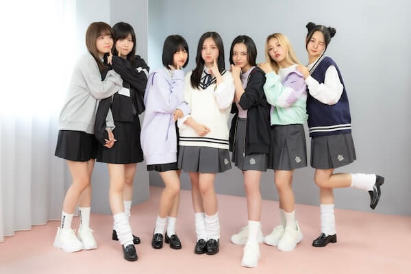 「イーストボーイ」がガールズグループのMADEINとコラボ　スクールテイストのアイテムがラインアップ
