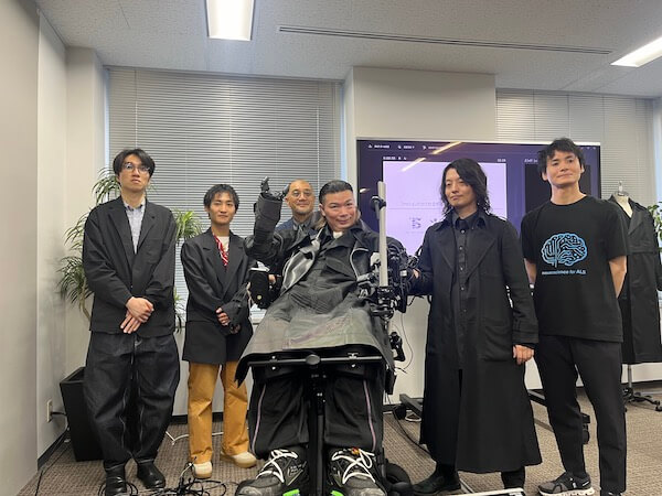 TSIホールディングスが初となるユニバーサルデザインの衣装プロジェクト「MOVE WEAR」をスタート