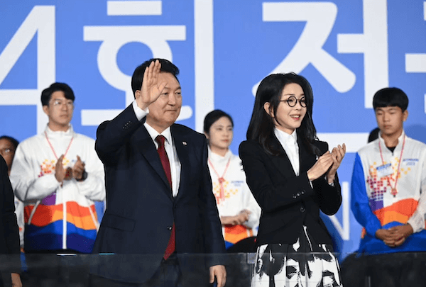 戒厳令は“愛の不時着”だった…弾劾で韓国大統領夫妻を待ち受ける試練