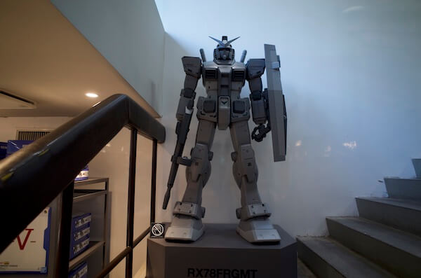 キシリアへのマ・クベの「あの壺」も！藤原ヒロシらが参画する「V.A.」で「ガンダム」コラボのポップアップ開催