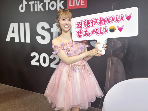 TikTokのトップライブクリエイター「国民的せんべい」が毎日10時間配信で気づいた「バズる企画はリスナーにあり」
