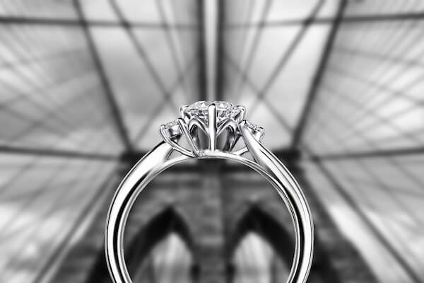 ジュエリーブランドを展開するプリモグローバルHDが新規上場　初値は公開価格を6.4％下回る2013円