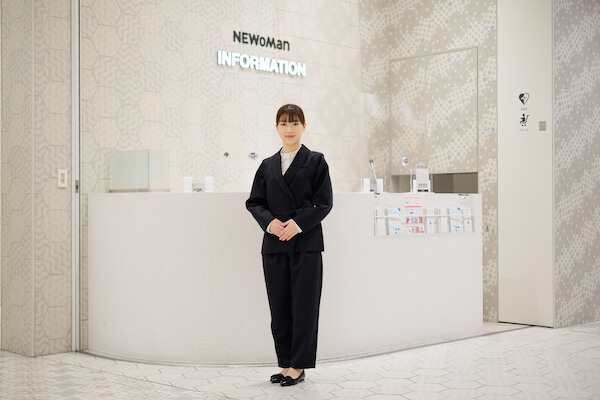 ルミネ、ニュウマンが制服刷新　リサイクル素材の循環型で通年着用できる新制服に