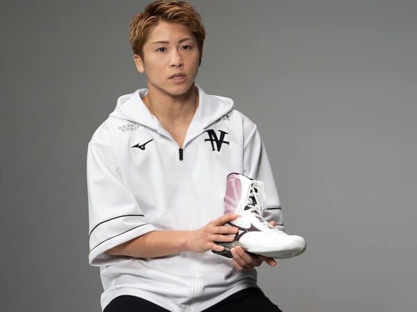 井上尚弥と「ミズノ」が約3年をかけて開発　「モンスター」の「出入りのスピード」を支える「ウエーブ モンスター」発売