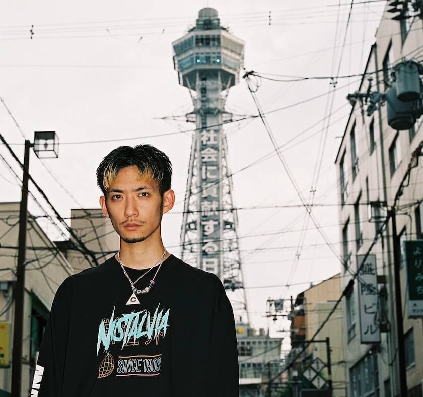 大阪・新世界の熱気をファッションに　フォトグラファーの新田桂一がキュレーターの「ノスタルヴィア」が新作を発売