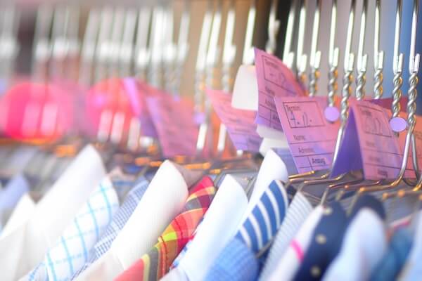 スーツ離れやテレワークが直撃　街のクリーニング店が過去最多ペースで倒産・廃業