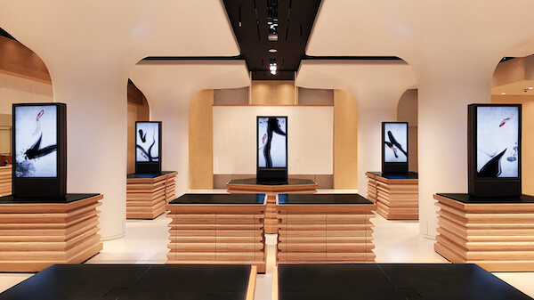 黒字化でも撤退　日本空港ビルデングが「銀座三越」市中免税店を閉店