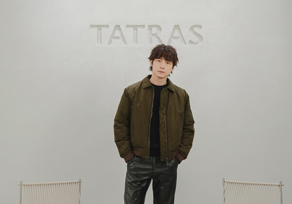 「タトラス」福岡店が移設・拡大オープン 坂口健太郎が最新コレクションを着用して来店